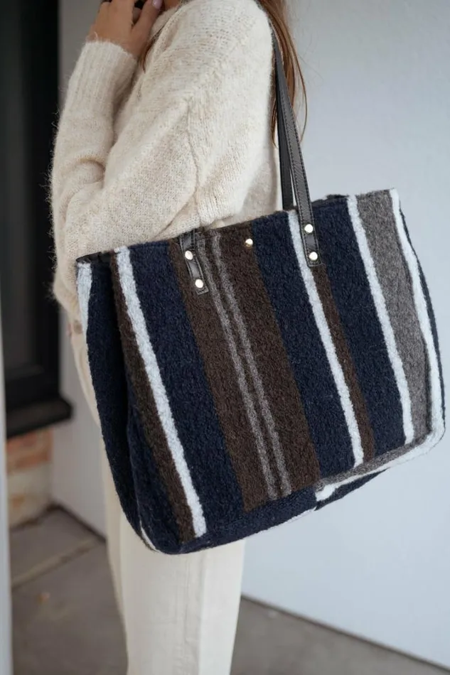 Jewelry and Accessories Handbags Easy Clothes Blue Leah Striped Bag Blue