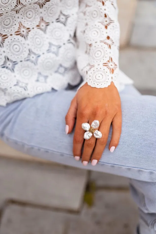 Jewelry and Accessories Rings Easy Clothes Ecru And Golden Beth Ring Jewelry and Accessories Rings Easy Clothes Ecru And Golden Beth Ring