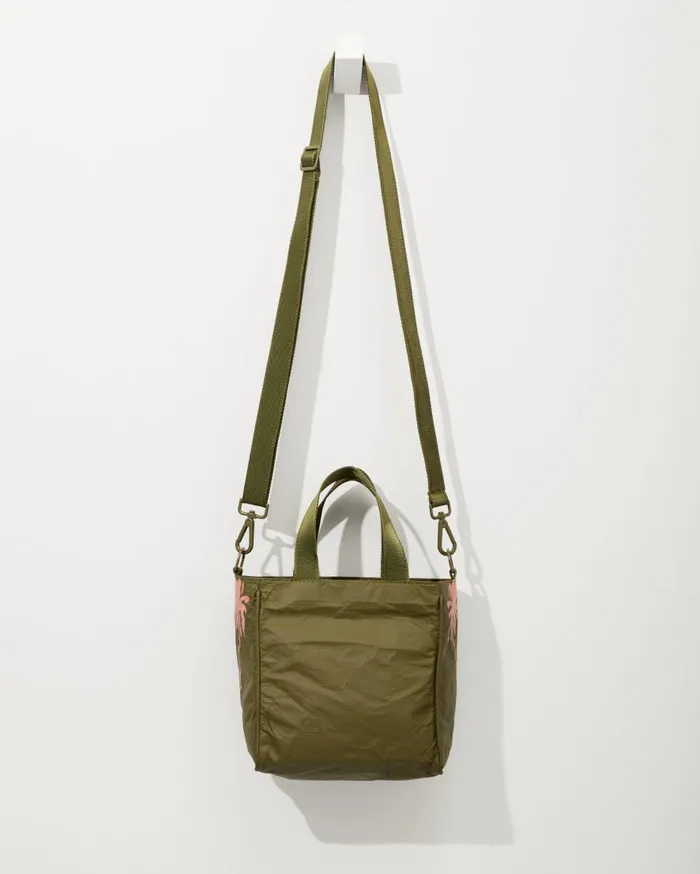 Tommy Bahama Luggage and Travel Aloha Collection Paumalu Crossbody Bag Olive 8211 Beach and HomeWomen Tommy Bahama Luggage and Travel Aloha Collection Paumalu Crossbody Bag Olive 8211 Beach and HomeWomen